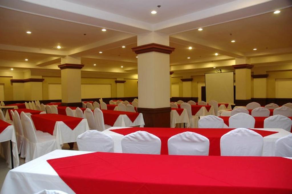 Grand Regal Hotel באקולוד מראה חיצוני תמונה