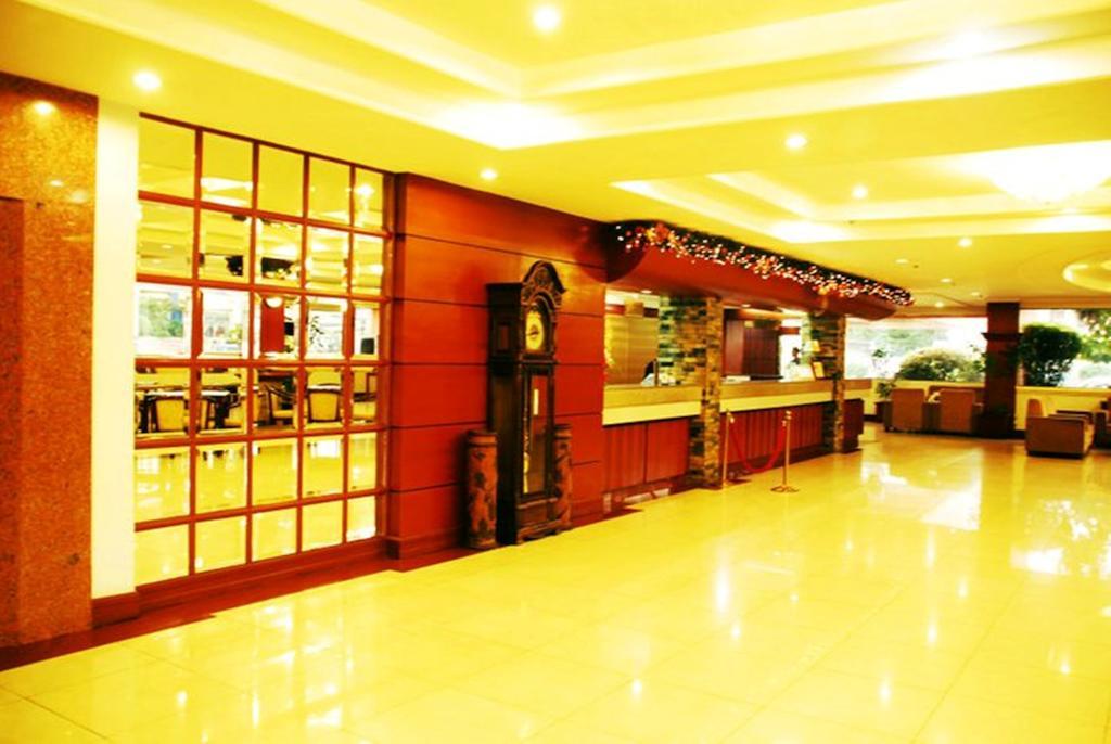 Grand Regal Hotel באקולוד מראה חיצוני תמונה