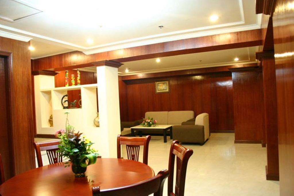 Grand Regal Hotel באקולוד מראה חיצוני תמונה